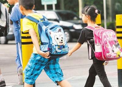 8岁小女孩不想上学怎么办
