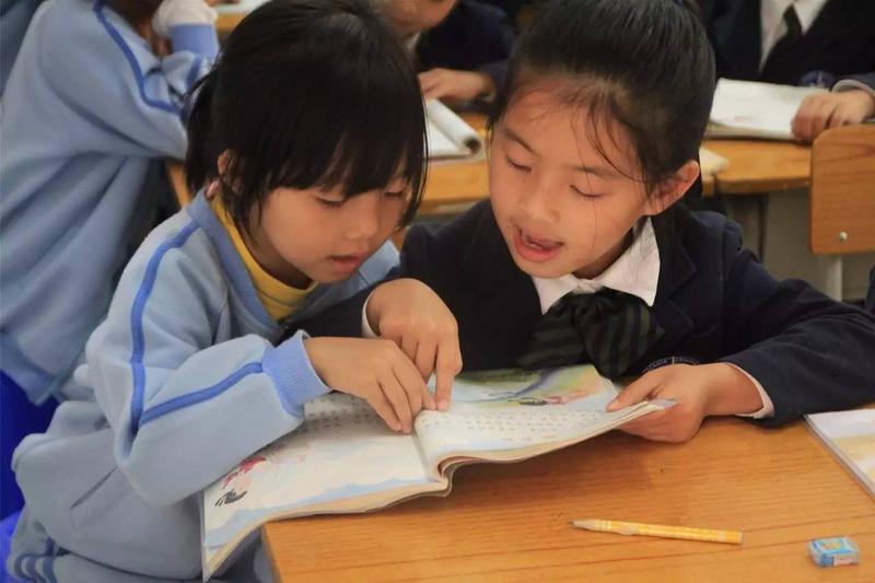 一年级孩子上学不认真怎么教育他