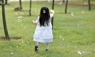 女孩子对喜欢的人有哪些表现？