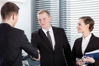 女性在职场中喜欢上自己的男上司该怎么办