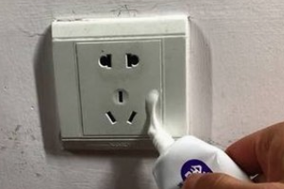 如何清除开关插座上污渍