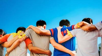 老朋友十几年没见该怎么相处？