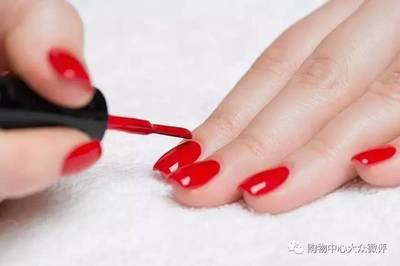 如何巧去指甲油 如何巧去指甲油