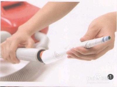 如何用吸尘器吸走小角落的灰尘