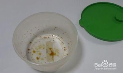 塑料饭盒洗完还是油腻？教你一招，轻松清洗干净
