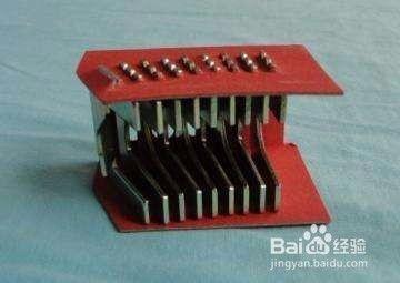 低压电器的灭弧罩受潮有何危害?怎样处理?