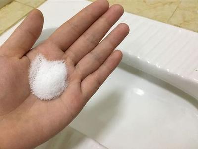 在卫生间里放一把食盐，可以帮家里省下不少钱