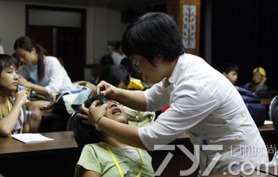 如何使用眼药水 滴眼药水需要注意什么