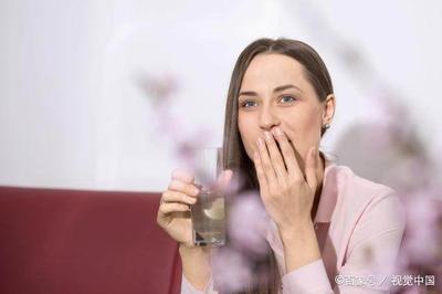 人打嗝的时候怎么样解决？