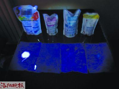 洗衣液怎么测试荧光剂 洗衣液怎么看有没有荧光剂