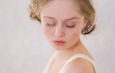 20岁女生，干性皮肤角质层薄，该怎样护肤?