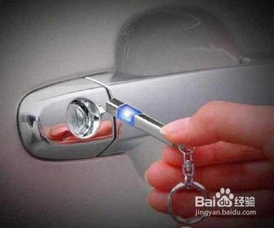 内存条怎么正确安装到电脑主机上