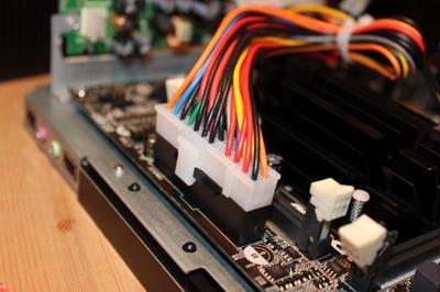 电脑主板开关电源供电方式