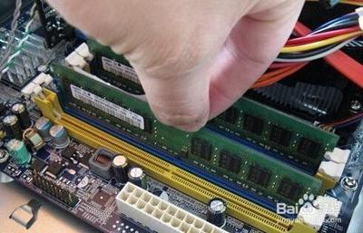 电脑开机时风扇转一下就停下