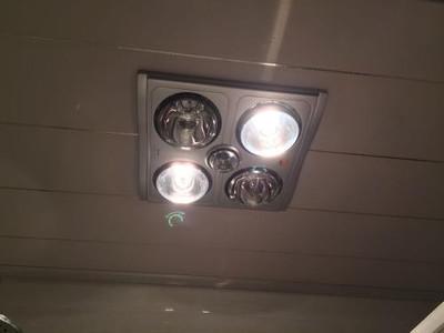卫生间浴霸灯坏了怎么换 教你快速换灯