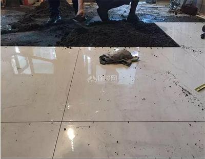 瓷砖被金属刮黑怎么办？解决方法了解下！