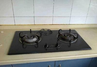 万家乐燃气灶打着火松手就灭怎么办