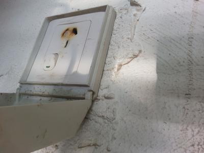 热水器插座高度一般多高合适，热水器插座烧焦了是什么原因