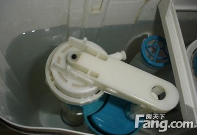 马桶水箱的配件 马桶水箱故障维修 马桶水箱的配件 马桶水箱故障维修