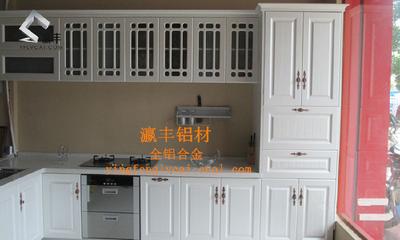 铝合金衣柜的优缺点有哪些，铝合金衣柜和实木衣柜哪个好