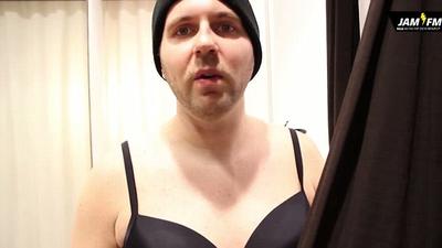 14岁胸部就e杯了好吗？14岁女生胸部e罩杯正常吗？