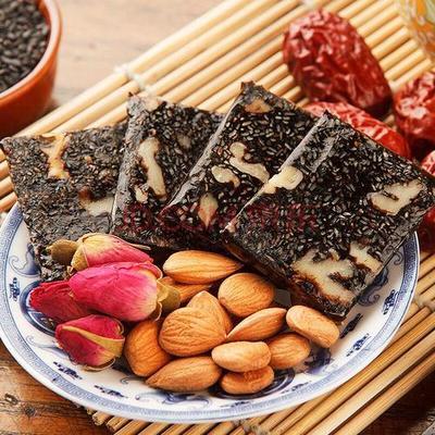 阿胶糕要用黄酒提前泡吗 阿胶糕可以直接嚼着吃吗