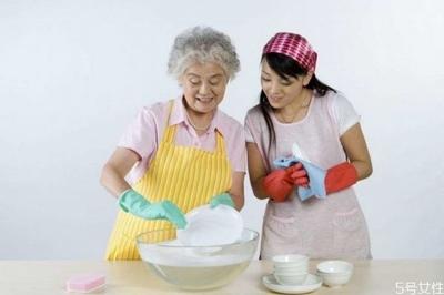 女生第一次见未来公婆怎么表现 见公婆需要注意些什么 女生第一次见未来公婆怎么表现 见公婆需要注意些什么