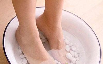 三伏天用醋泡脚好吗？三伏天泡脚泡多久？