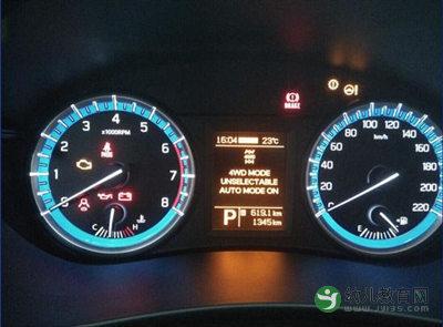 发动机故障灯亮最简单的解决方法是什么？