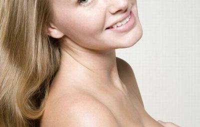 女人胸部下垂怎么办?睡前最好轻柔按摩