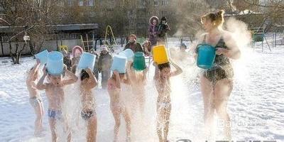 夏天洗冷水澡还是热水澡好 夏天洗冷水澡会感冒吗