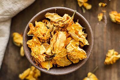 金莲花可以和菊花一起泡茶吗 金莲花可以和枸杞一起泡水喝吗 金莲花可以和菊花一起泡茶吗 金莲花可以和枸杞一起泡水喝吗