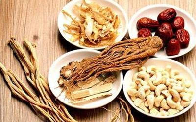 泡酒补肾壮阳用什么材料最好 泡酒用干人参好还是新鲜人参好 泡酒补肾壮阳用什么材料最好 泡酒用干人参好还是新鲜人参好