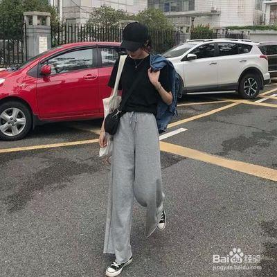 浅灰色阔腿裤配什么上衣好看