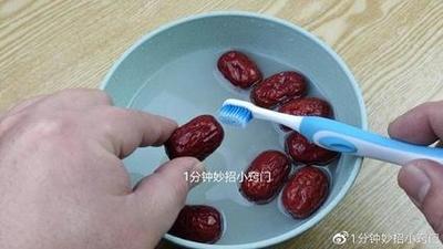 红枣要怎么清洗才干净 红枣是直接吃还是泡水喝比较好