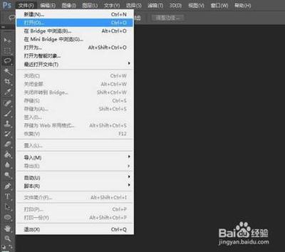 如何将图片调成黑白效果