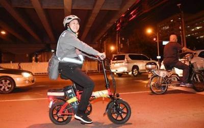 一横一点一横 朋友圈，解析这一表情的含义