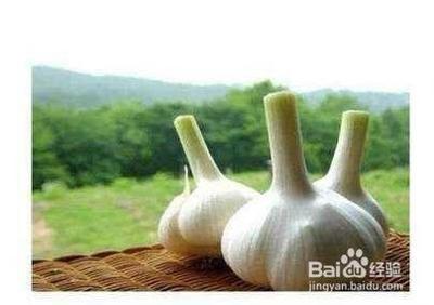 大蒜放肚脐眼有什么功效 大蒜的功效是什么