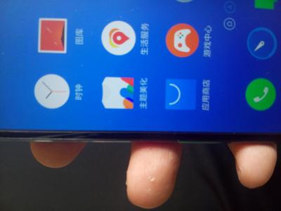 华为手机所有软件打开背景黑色为什么