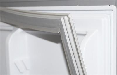 冰箱胶条烂了条缝怎么办 冰箱胶条烂了条缝解决方法