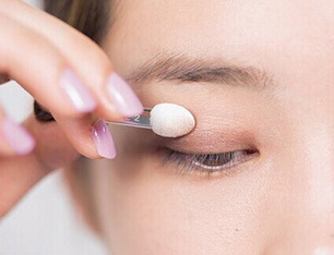 新手眼影入门指南如何从零开始点亮你的双眸