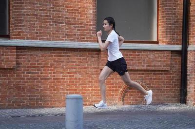 跑步鞋里的舒适王者究竟哪个牌子让你爱不释脚