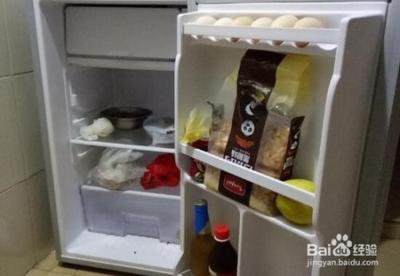 冰箱里的冰块如何快速去除 冰箱里的冰块快速去除方法