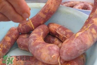 腊肠晒多少天可以吃 腊肠没晒干可以吃吗