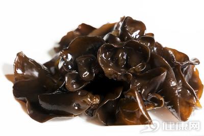 木耳用温水泡10分钟可以吃吗 木耳要煮多久才熟