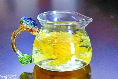 麦冬和菊花能一起喝吗 麦冬菊花茶有哪些功效 麦冬和菊花能一起喝吗 麦冬菊花茶有哪些功效