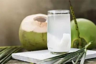 一个椰子水的热量是多少 减肥可以喝椰子水吗