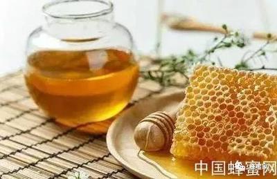男人喝蜂蜜有什么功效 男人喝蜂蜜对性功能有影响吗 男人喝蜂蜜有什么功效 男人喝蜂蜜对性功能有影响吗