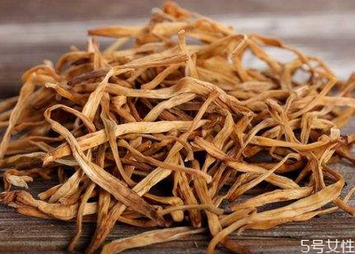 干黄花菜没焯水会不会中毒 干黄花菜要泡多久
