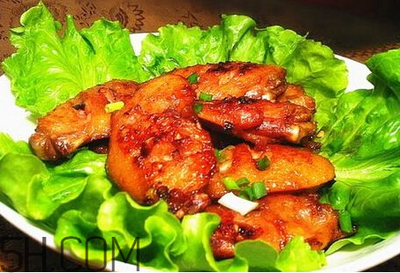 鸡翅膀吃了会胖吗 活鸡的翅膀发绿能吃吗 鸡翅膀吃了会胖吗 活鸡的翅膀发绿能吃吗